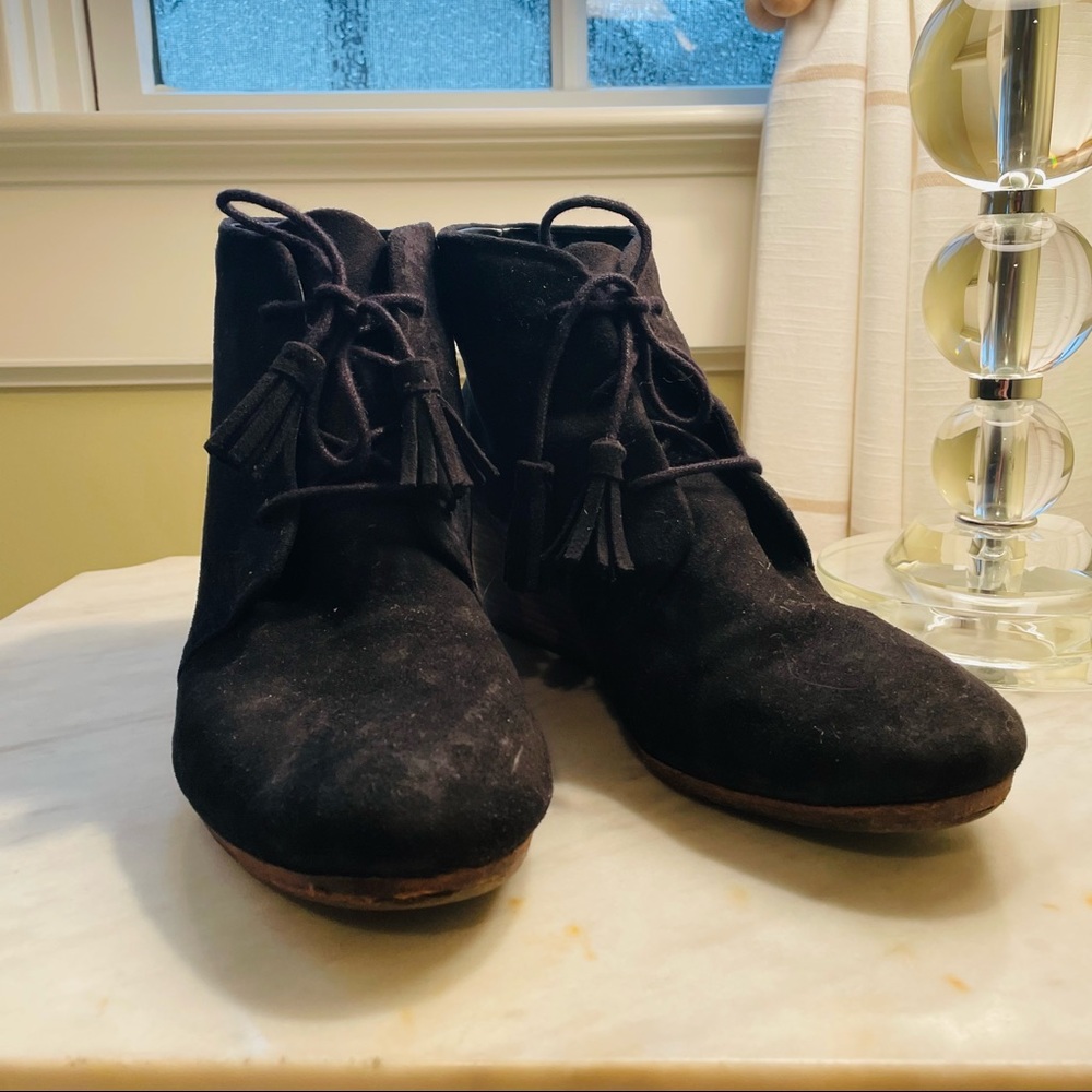 Black wedges
